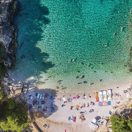 Будинок відпочинку Lovely In With Wifi Пула