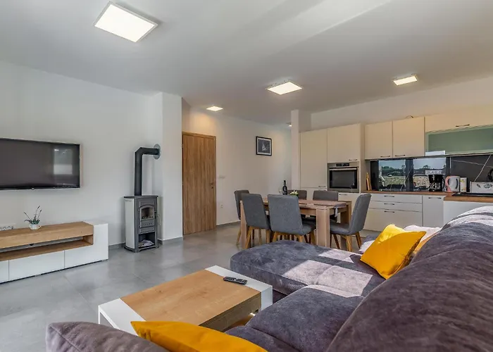 Будинок відпочинку Lovely In With Wifi