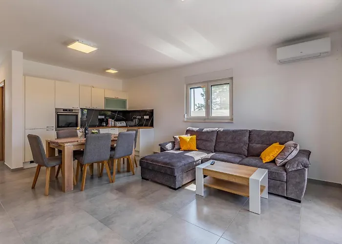 Будинок відпочинку Lovely In With Wifi *