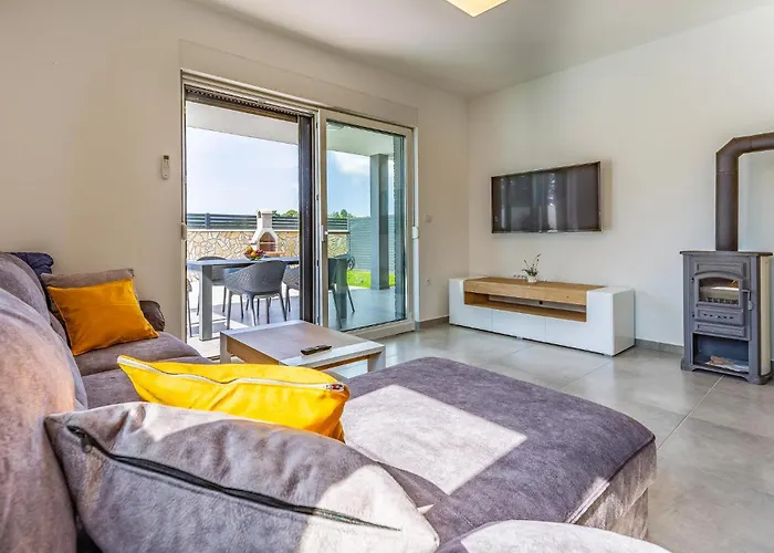 Будинок відпочинку Lovely In With Wifi