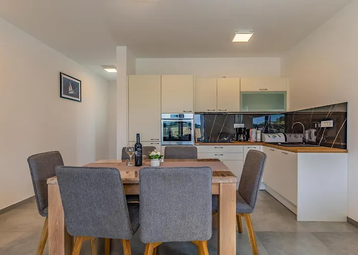 Lovely In With Wifi Будинок відпочинку *