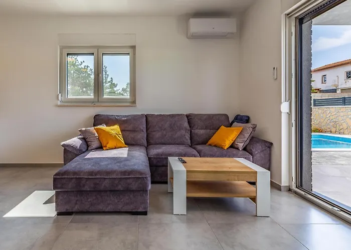 Lovely In With Wifi Будинок відпочинку Пула