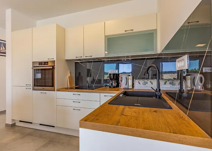 Будинок відпочинку Lovely In With Wifi Пула