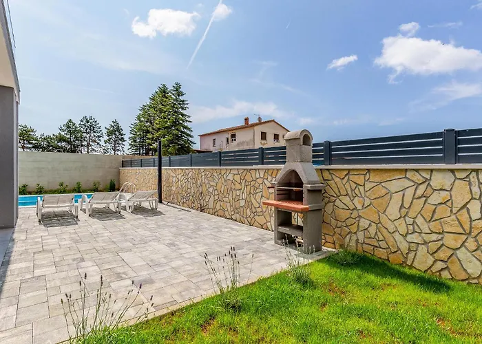 Будинок відпочинку Lovely In With Wifi *