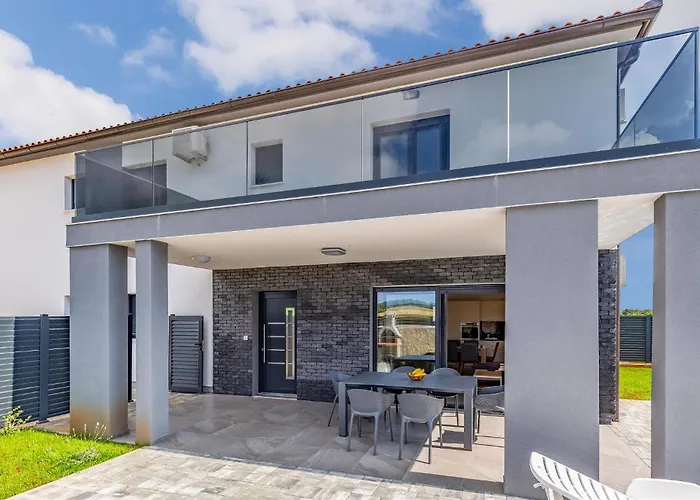 Будинок відпочинку Lovely In With Wifi Пула