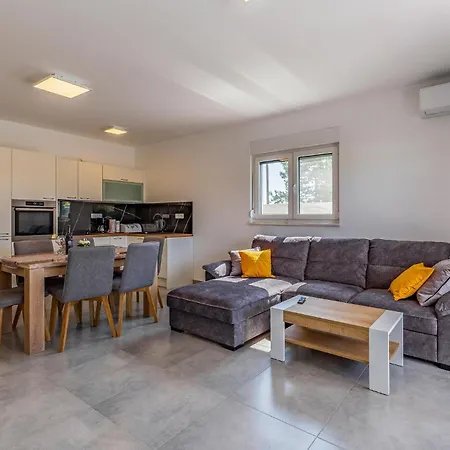 Ferienhaus Lovely In With Wifi *